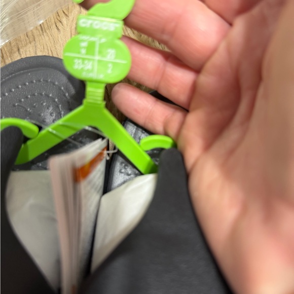 CROCS Black Toe-Post Women’s 4 Sandals with Gray Footbed - Picture 2 of 5